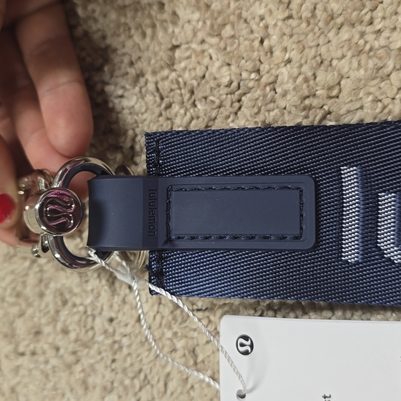 Lululemon Never Lost Keychain NWT - Picture 4 of 5
